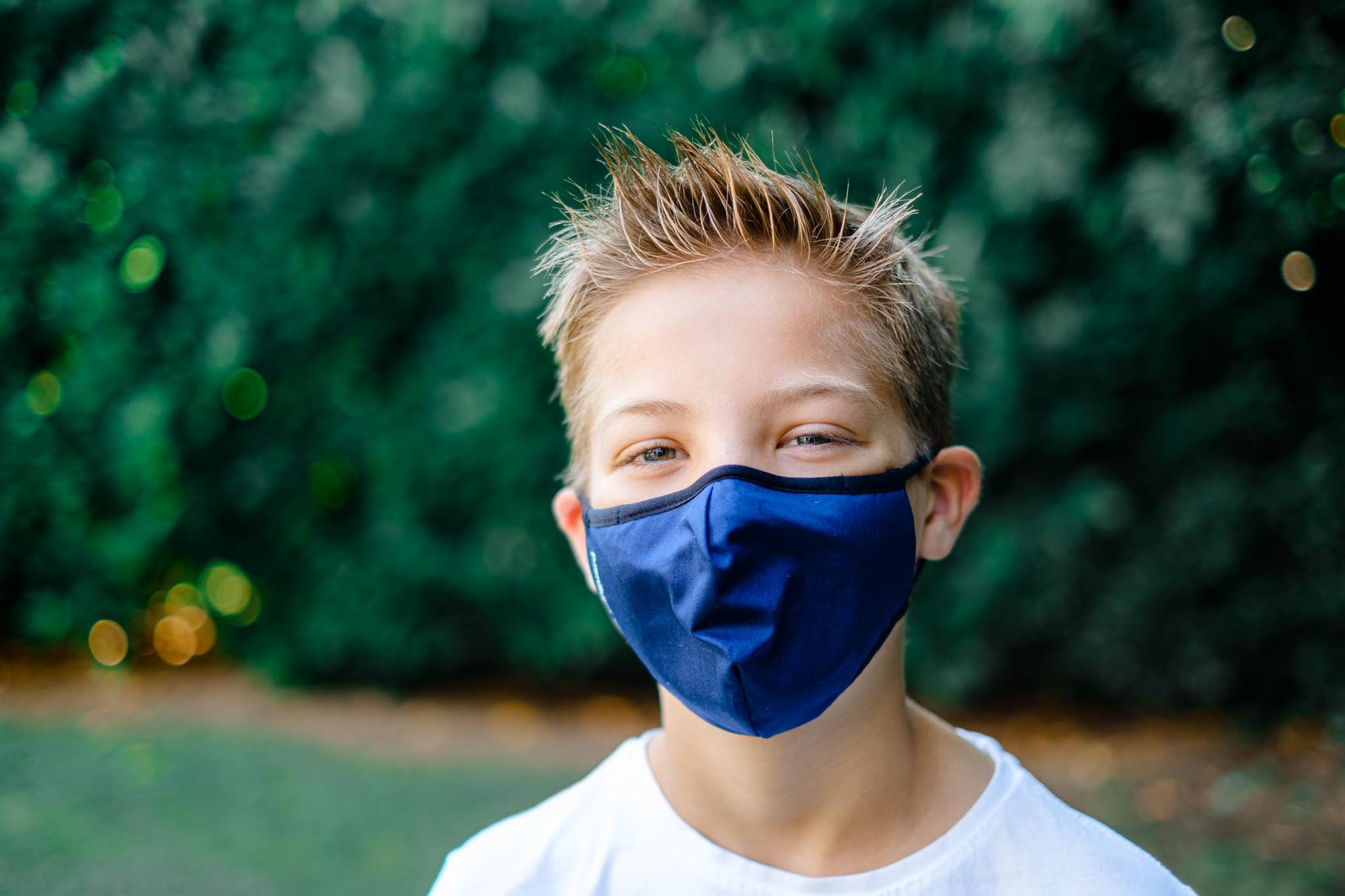 Die Maske in der Schulklasse