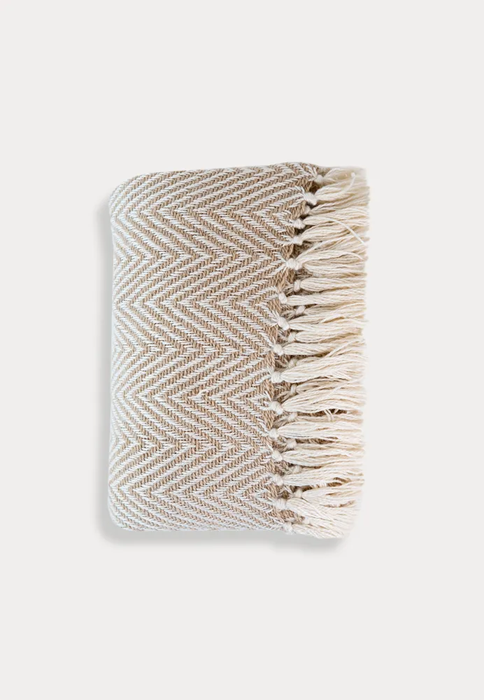 Decke, Beige und cremefarbig, Fischgrätenmuster, aus recycelten Plastikflaschen
