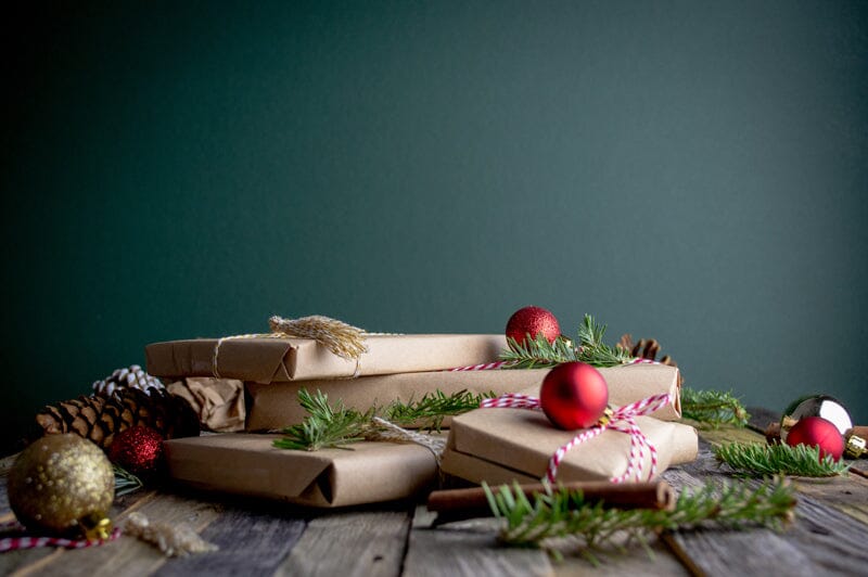Nachhaltiges Weihnachten, Geschenke mit Tannenästen