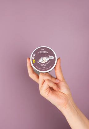 Nourishing massage candle