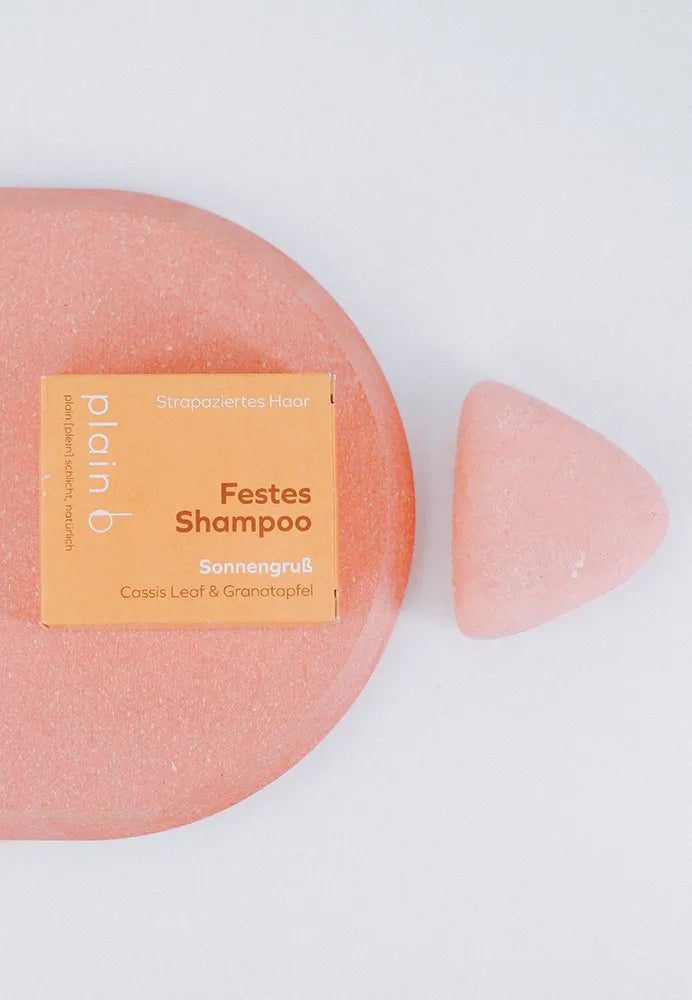 Sustainable, solid shampoo from plain b, environmentally friendly and vegan, for damaged hair.  