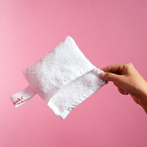Care and make-up removal cloth